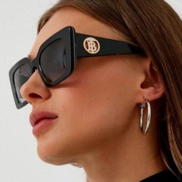 Burberry Daisy Square Oversized Sunglasses BE4344 Black Gold Logo - Picture 2 of 16